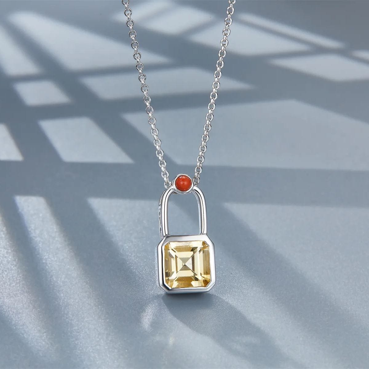 Collar con llave en plata de ley