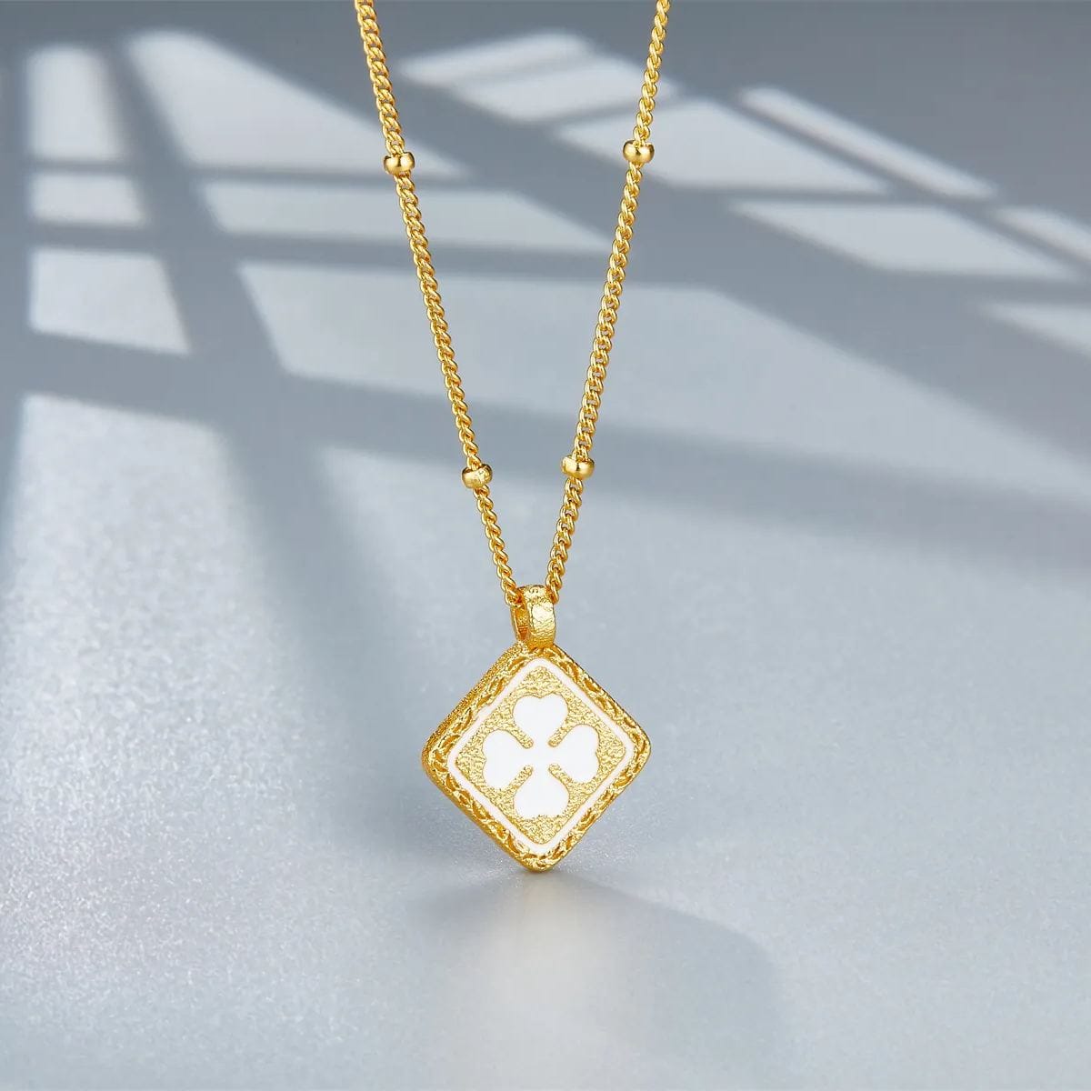 Collar Celestial Bloom en oro vermeil de 18 quilates