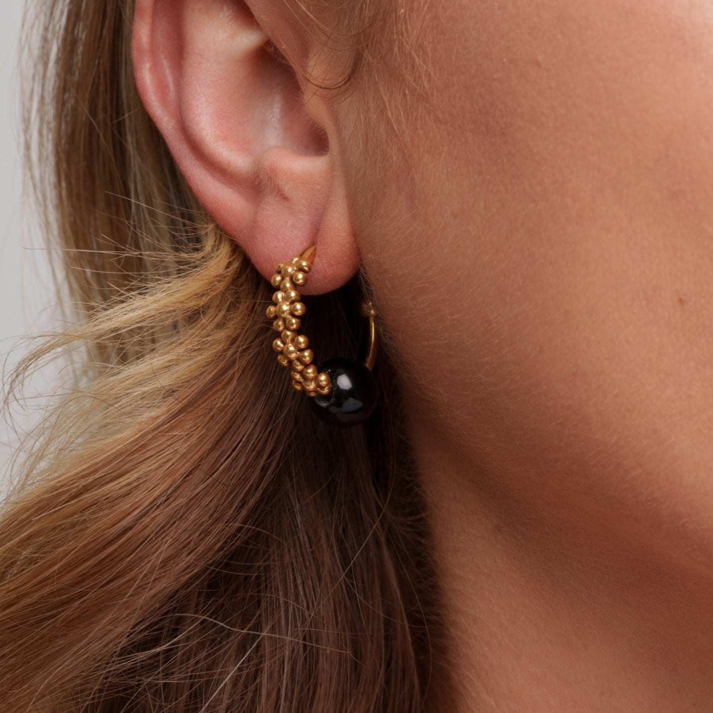 Boucles d'oreilles de luxe subtiles plaquées or 18 carats 