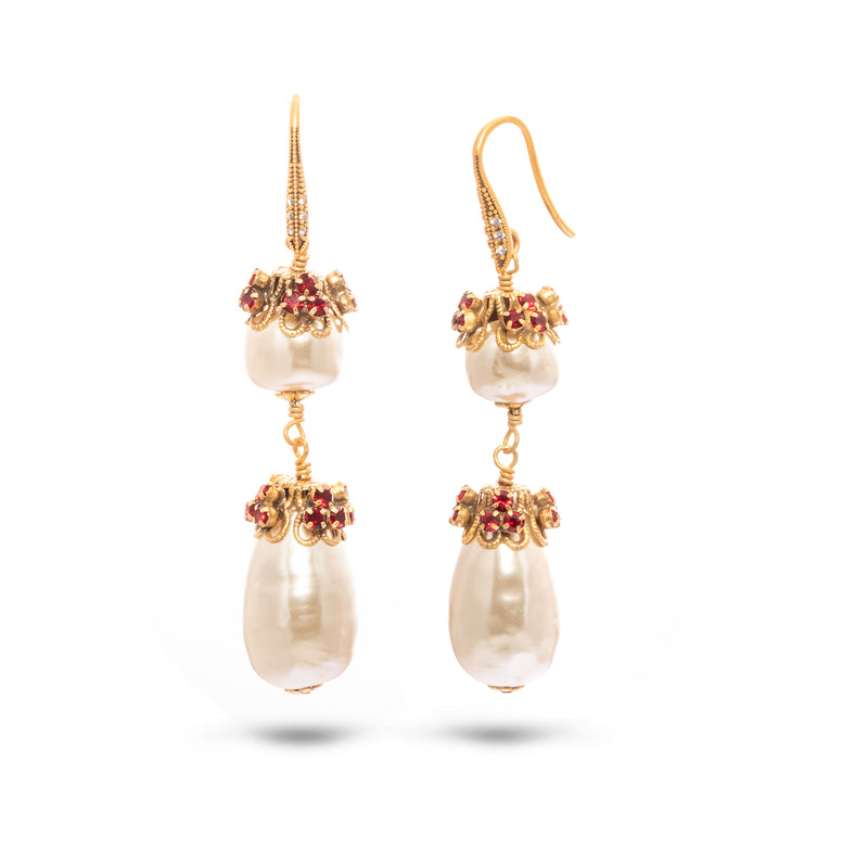 Boucles d'oreilles opulentes en perles plaquées or 18 carats
